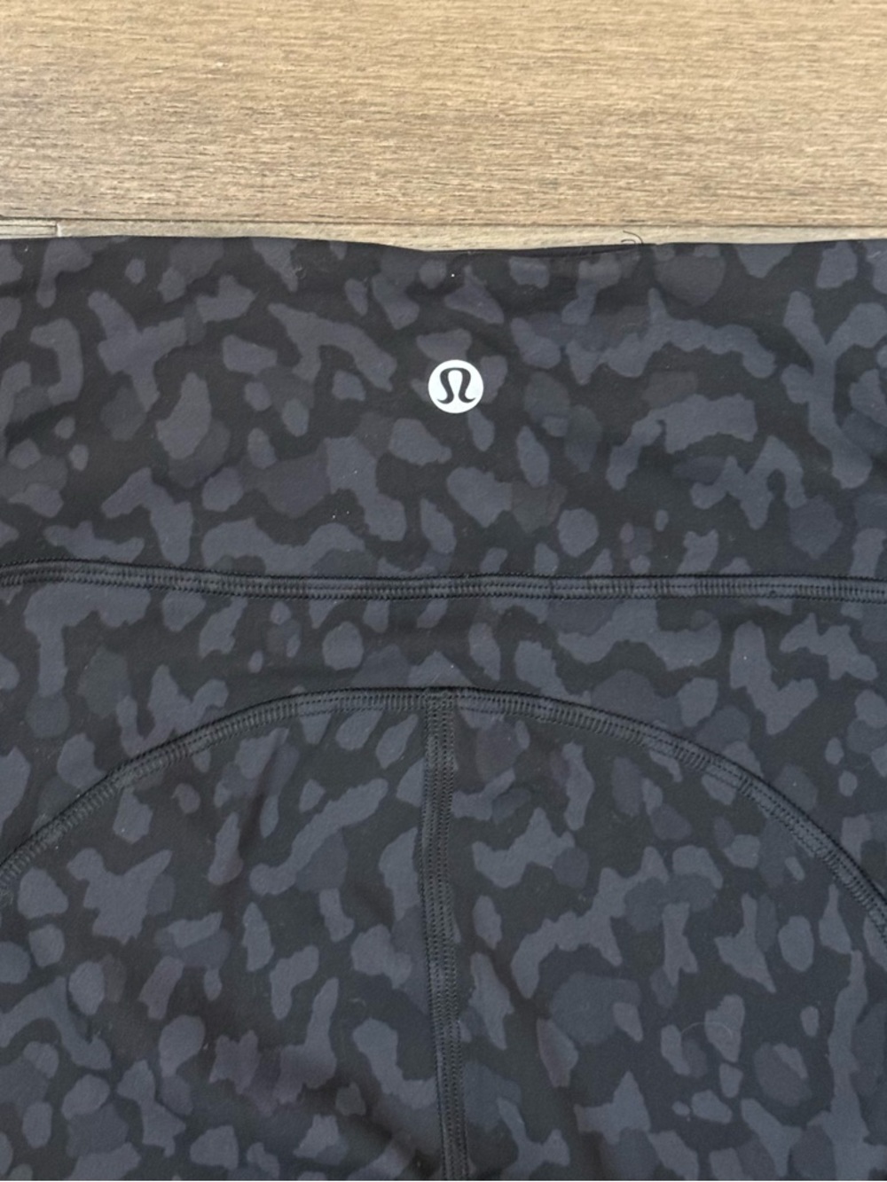 Lululemon Women's High-Waist Leggings - Black Leopard Print Sz 2 - Picture 3 of 5